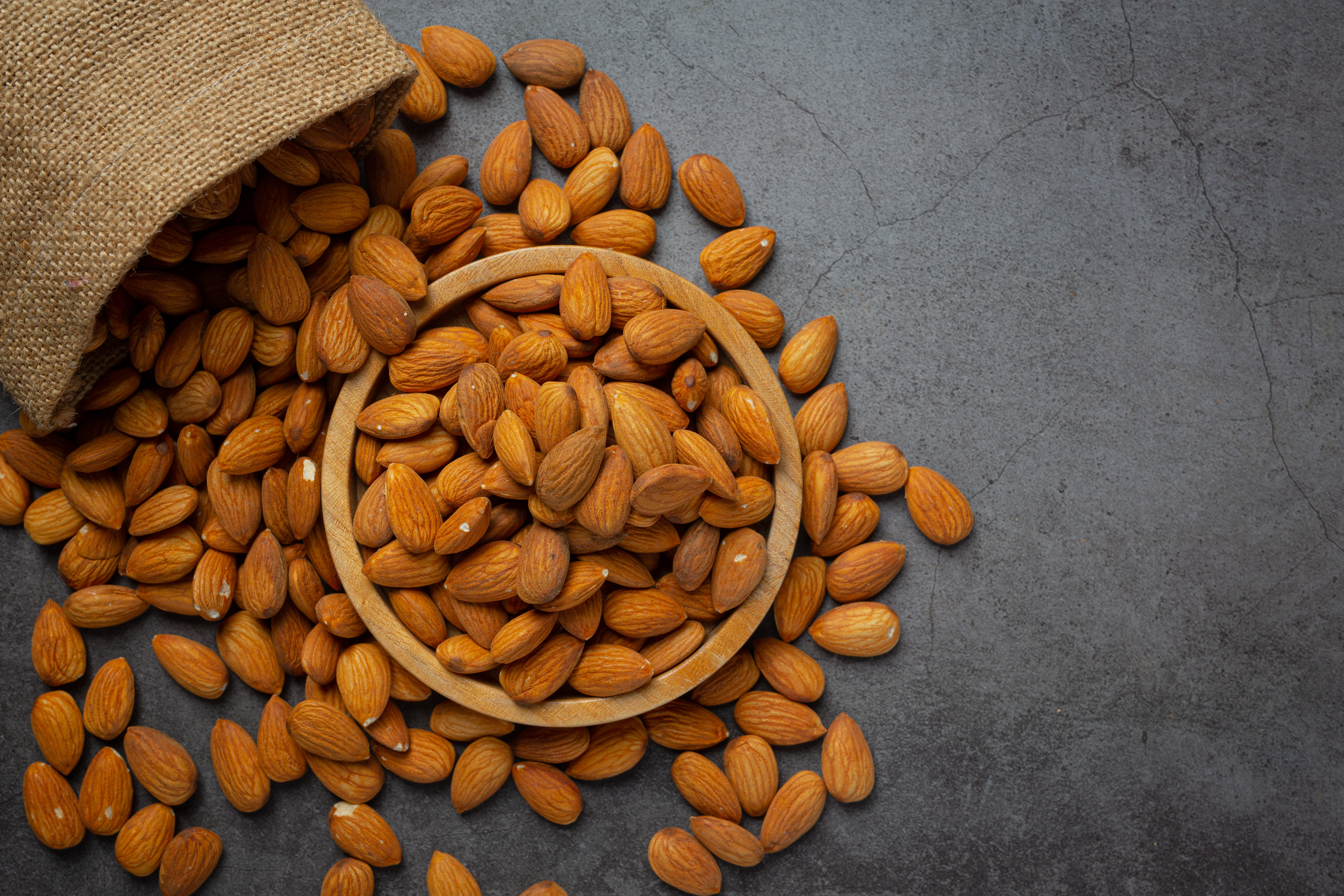 Kagzi Almonds suppliers in india, Premium Kagzi Almonds suppliers in india, Kagzi Almonds suppliers in india, Aaditya Traders, Kagzi Almonds suppliers in india